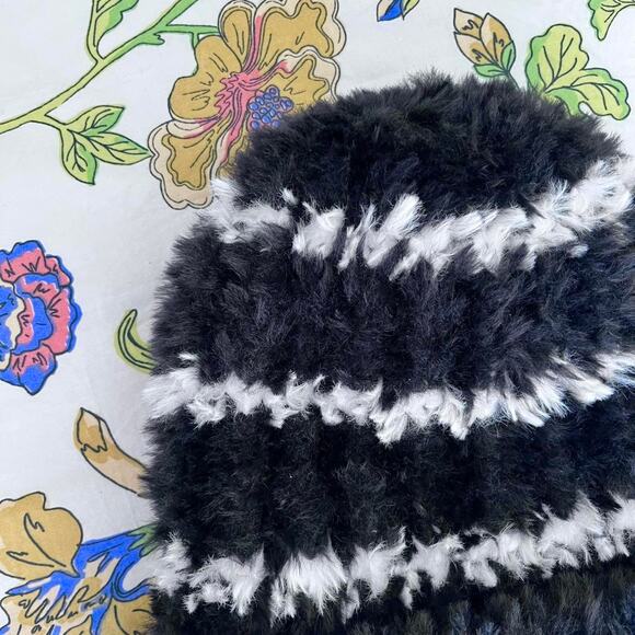 Free people black and white - Picture 2 of 3